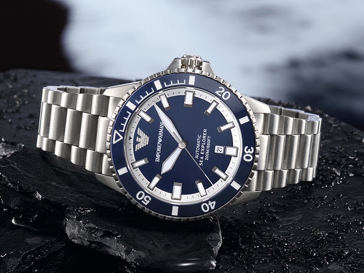 史上最高の防水性や洗練のクロノグラフ 。「エンポリオ アルマーニ」の