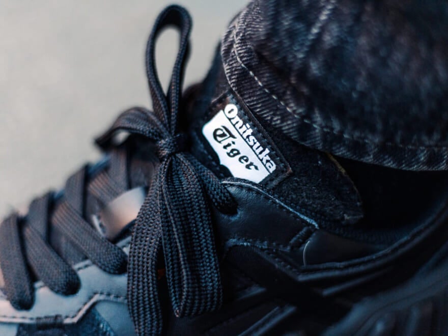 オールブラックの「オニツカタイガー」は他にはないデザインにひと目