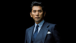 大人のレザーブルゾンは、こんなふうに春先にさらっと羽織りたい