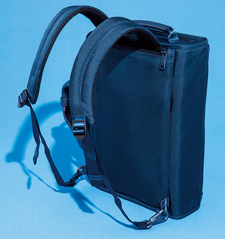 トゥミの傑作3WAYスリムブリーフに「オールネイビー＋白ロゴ」の別注