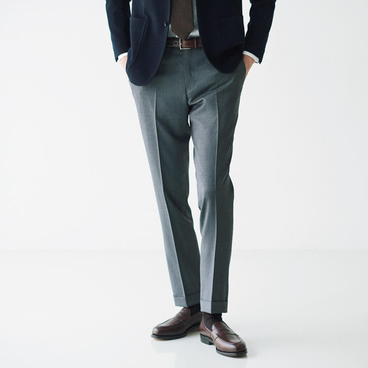 仕事姿が誰でも美脚になれる「ユニバーサルランゲージのS字クセとり