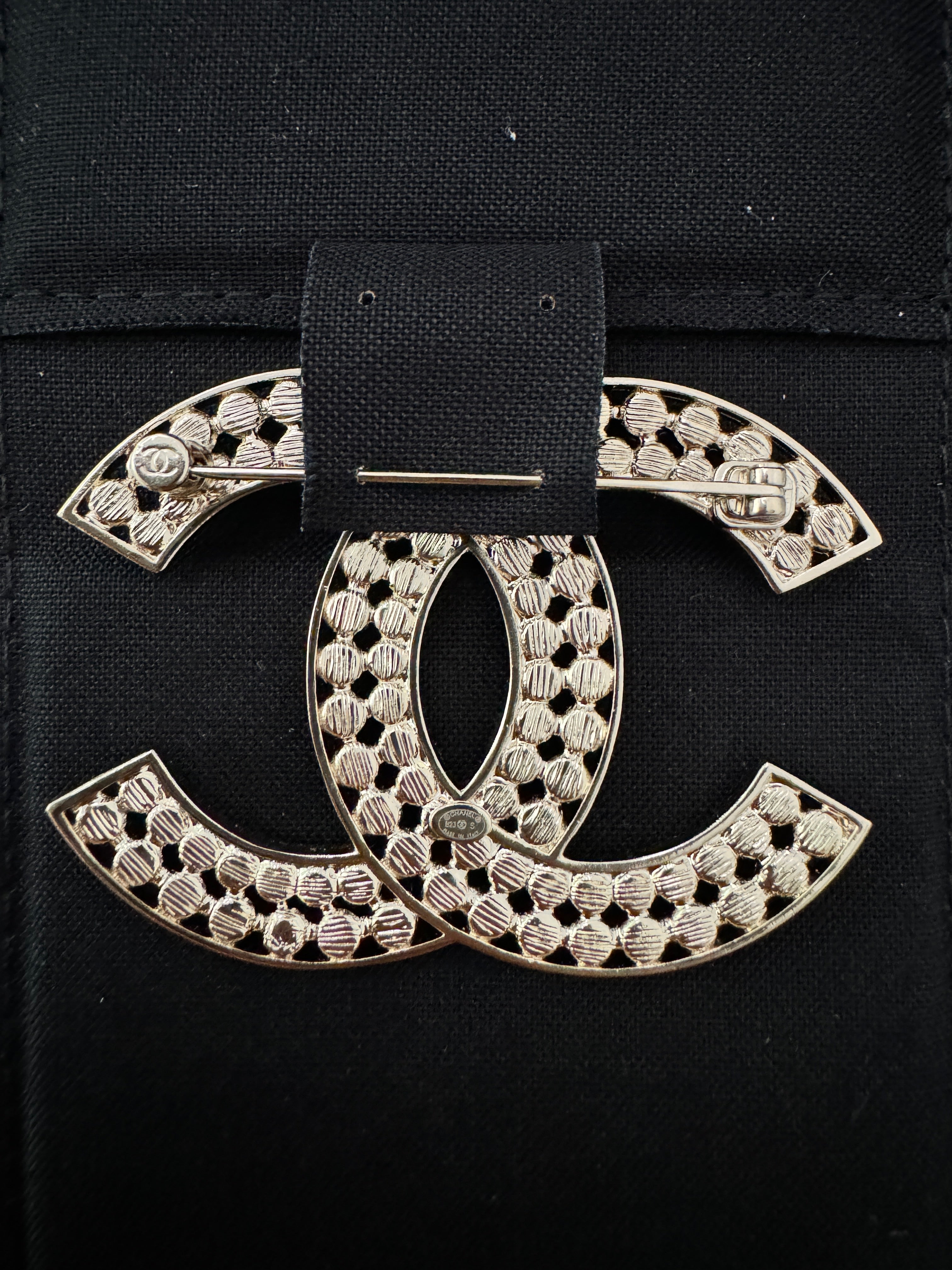 CHANEL 23S CLASSIC GOLD TONE LARGE BIG CC LOGO CRYSTALS CRYSTAL
