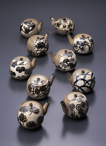 乾山銹絵染付掻落絵替汁次 - MIHO MUSEUM