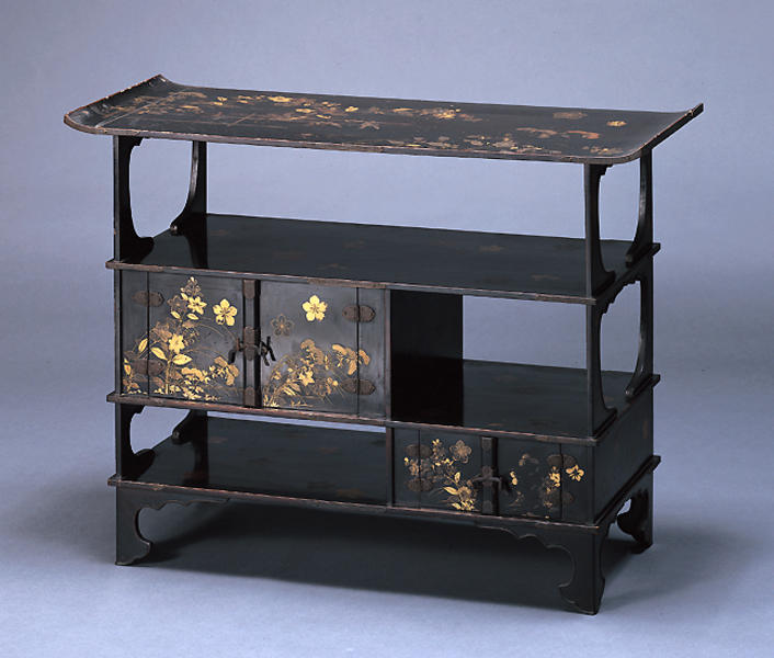 籬秋草桔梗紋散蒔絵厨子棚 - MIHO MUSEUM