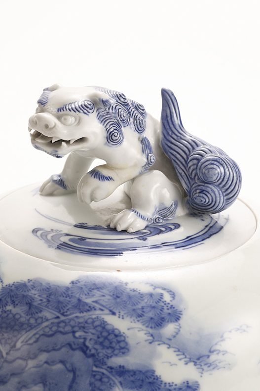 染付山水文獅子彫水指 ｜ みかわち焼 三川内焼- 総合サイト