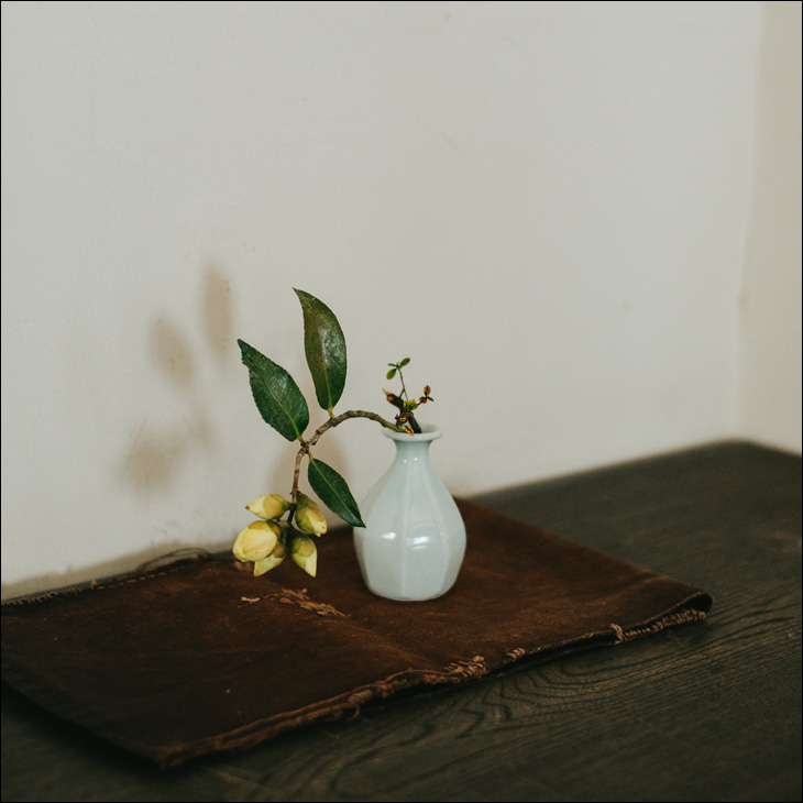 磁器の花瓶・花器 ｜ みんげい おくむら