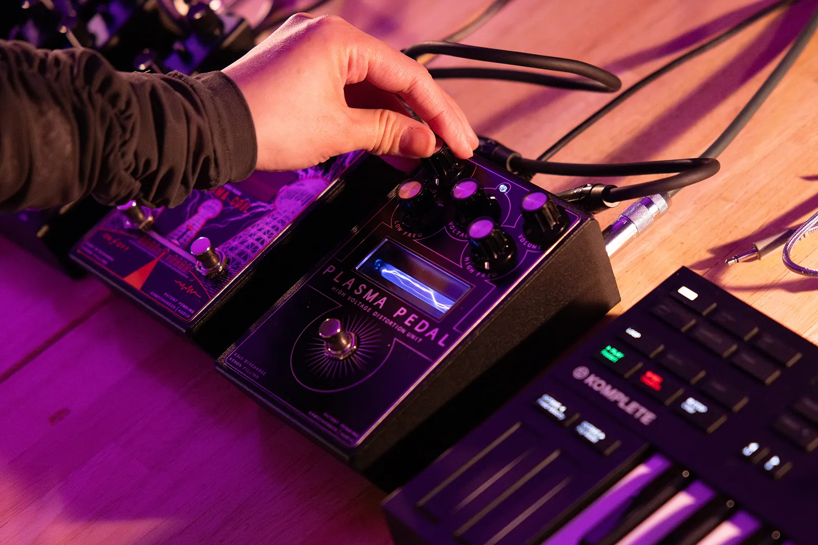 繋ぐだけで過激で個性的な音が出る、とにかく楽しいエフェクターたち