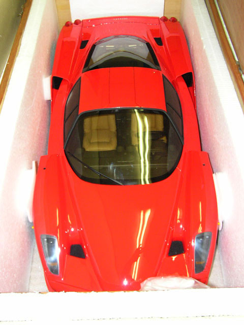 エンツォフェラーリ 1/5 94センチモデルカー登場！世界限定399台の