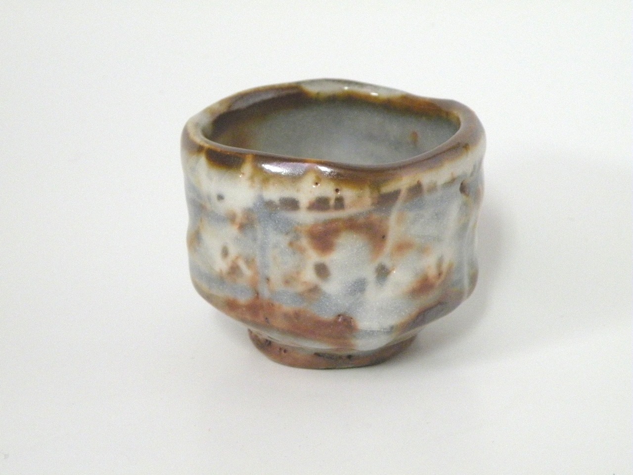 美濃焼伝統工芸品協同組合 | 古染付花紋角平鉢