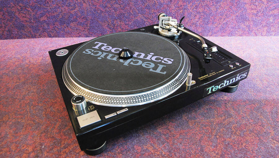 ターンテーブルの定番！！Technics SL-1200 MK5G入荷しました
