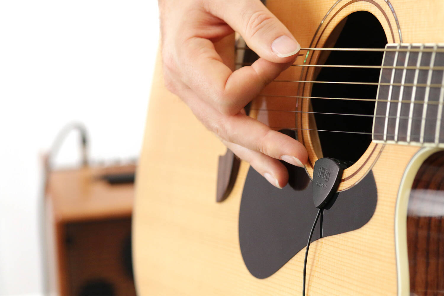 IK Multimedia iRig Acoustic Stage 新発売！アコースティック・ギター