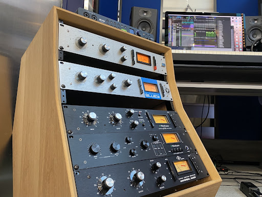 1176コンプレッサーとは？オリジナルから他社製まで、76系の魅力と違い