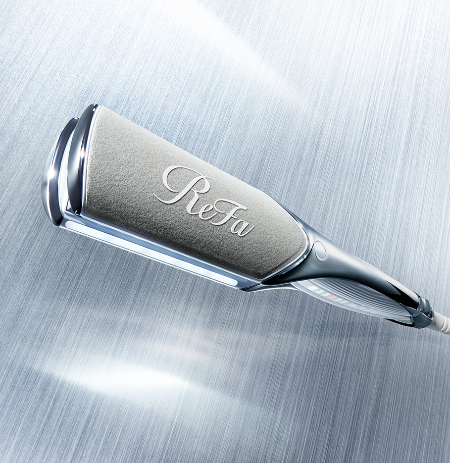 ワンストロークでうねり整う「ReFa POWER STRAIGHT IRON PRO（リファ