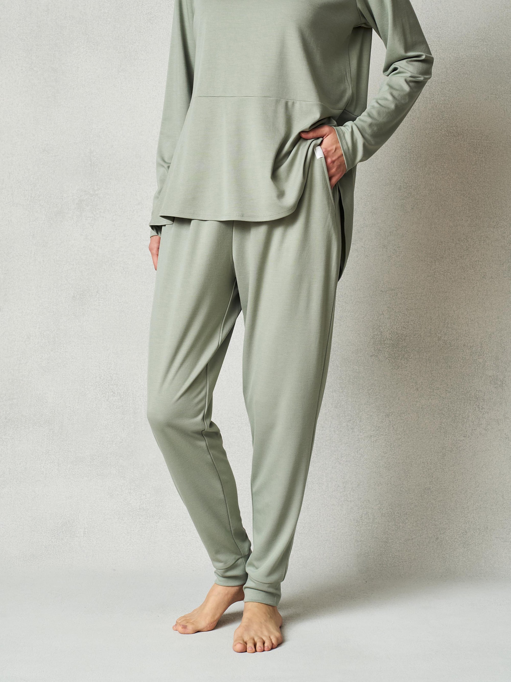 リファバイタルテック モイストスムース ジョガーパンツ | ReFa