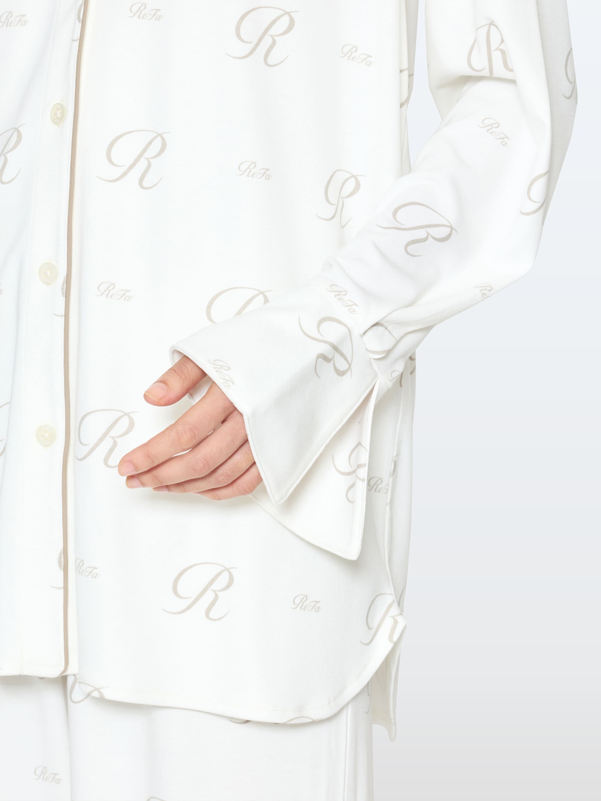 リファバイタルテック モイストスムース スタンドカラースリープウェア