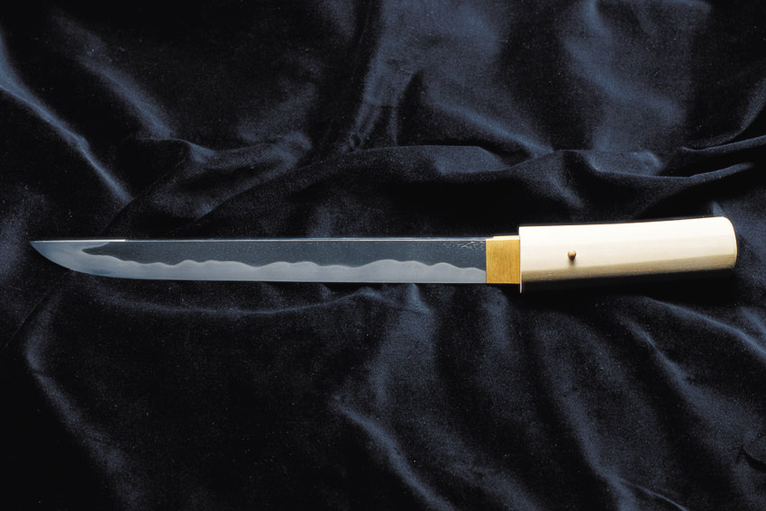 刀匠・二十五代藤原兼房作 短刀8寸5分（白鞘拵） Swordsmith・ 25th