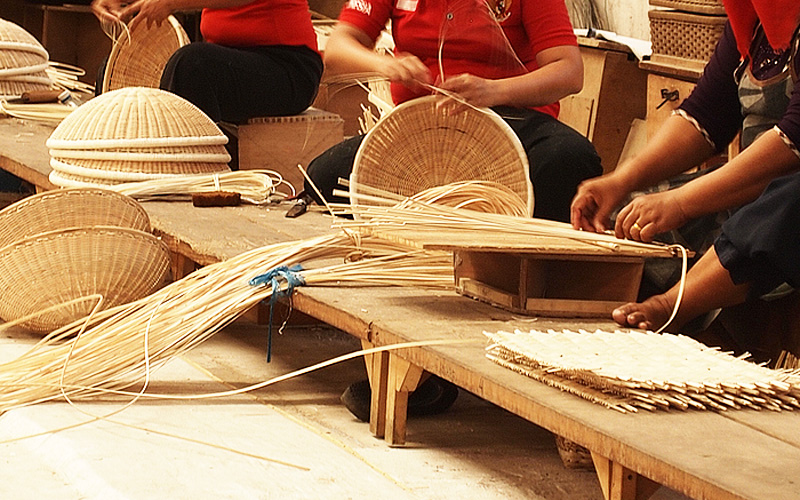 ラタン手編み ロッキングチェア アジロ編み C100CBを激安で販売する