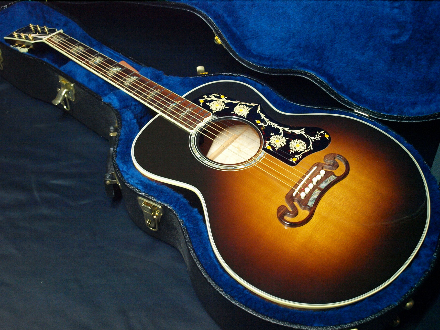 Gibson アコースティックギターJ-200 mini中古品()売却済みです