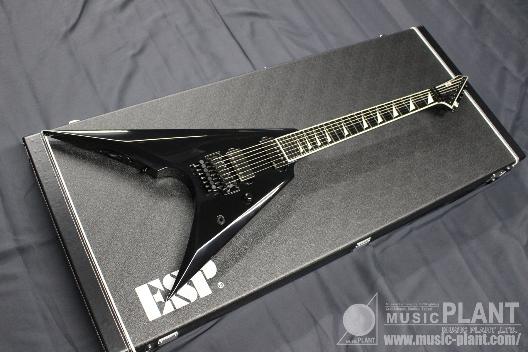 E-II E-IIシリーズ 7弦エレキギターARROW-7 Black新品在庫状況をご確認