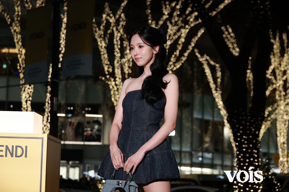 エンタメ】TWICE・MINA、単独で初のイルミ点灯式に「ちょっと緊張