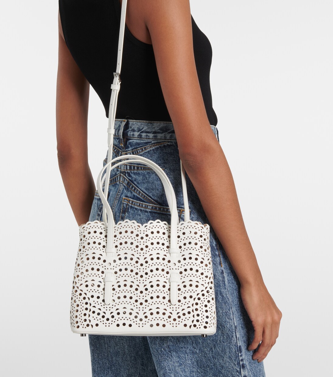 Le Mina 25 Vienne Wave leather tote bag in white - Alaia | Mytheresa