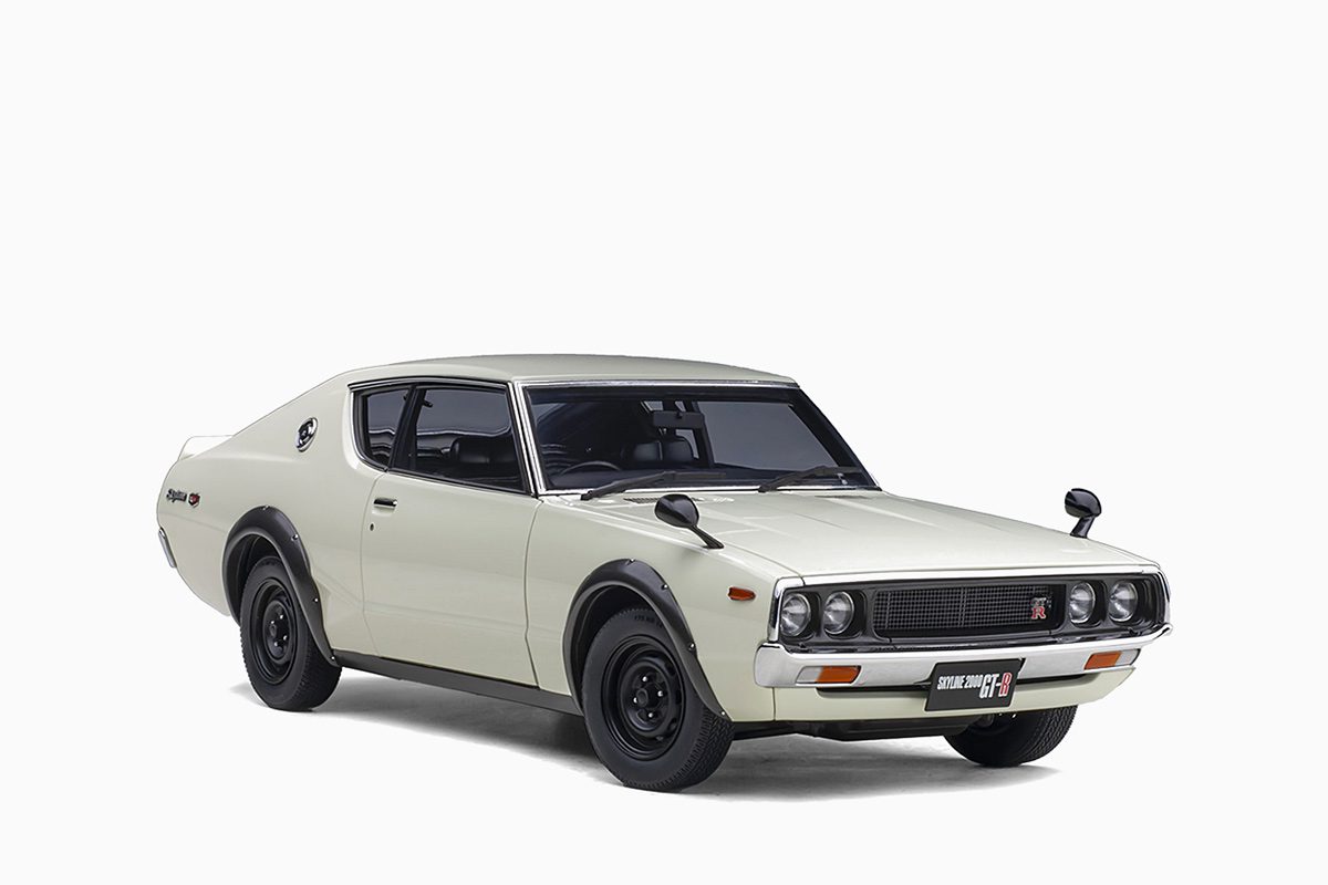Nissan Skyline 2000 GT-R (KPGC110), Standard Version, White 1/18