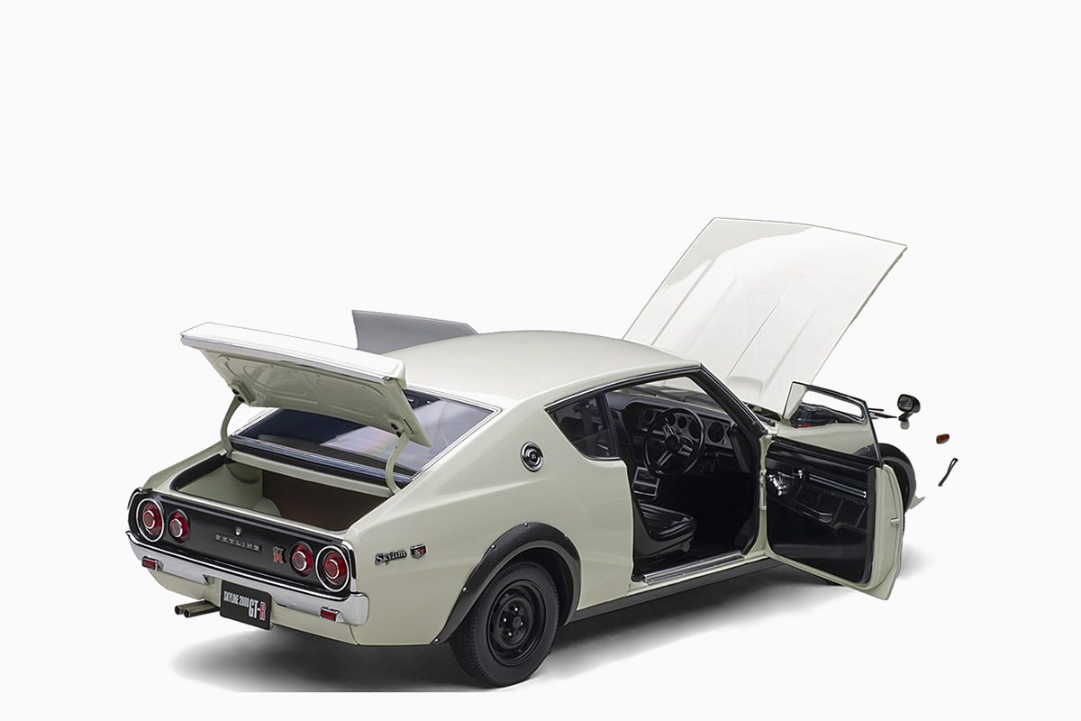 Nissan Skyline 2000 GT-R (KPGC110), Standard Version, White 1/18
