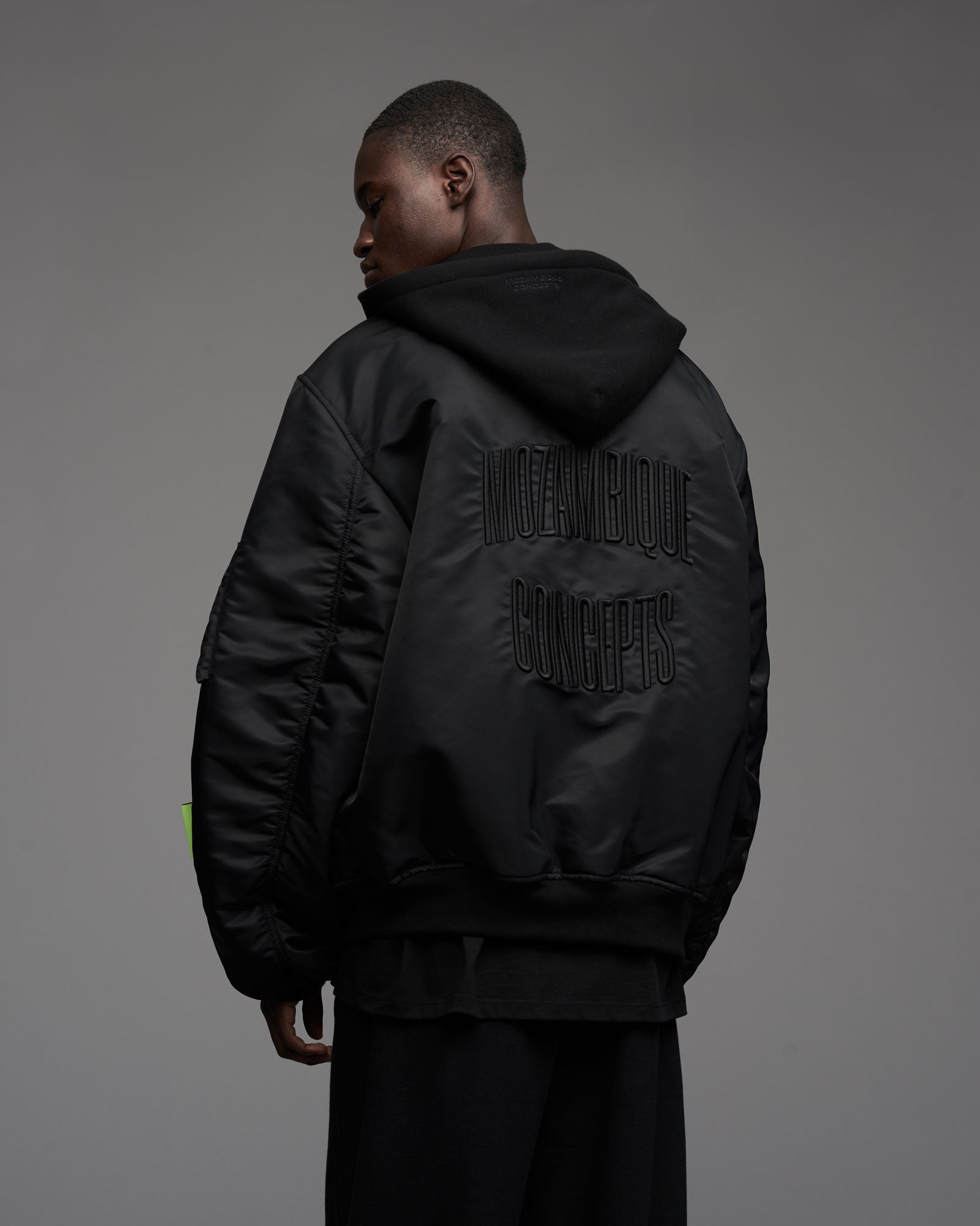 OVERSIZE HOODED BOMBER BLACK – MOZAMBIQUE CONCEPTS d'ODEUR