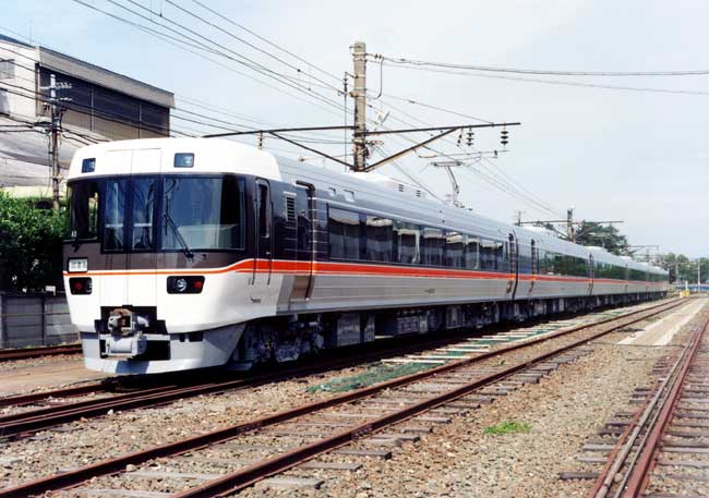 ○ JR東海383系特急電車「ワイドビューしなの」