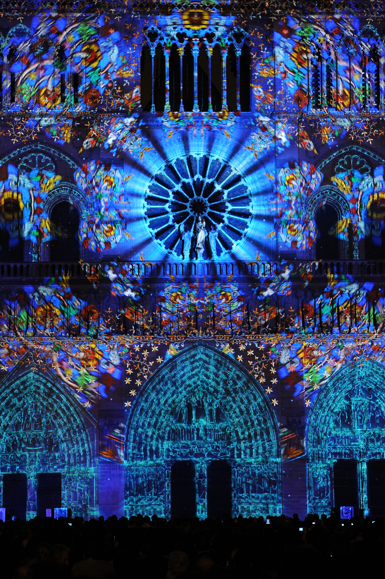 パリ・ノートルダム大聖堂と首里城 2019年の火災を超えて 復元と文化