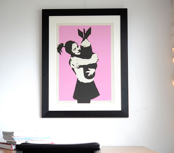 バンクシー（Banksy）- Bomb Hugger（Bomb Love）を通販で購入できます