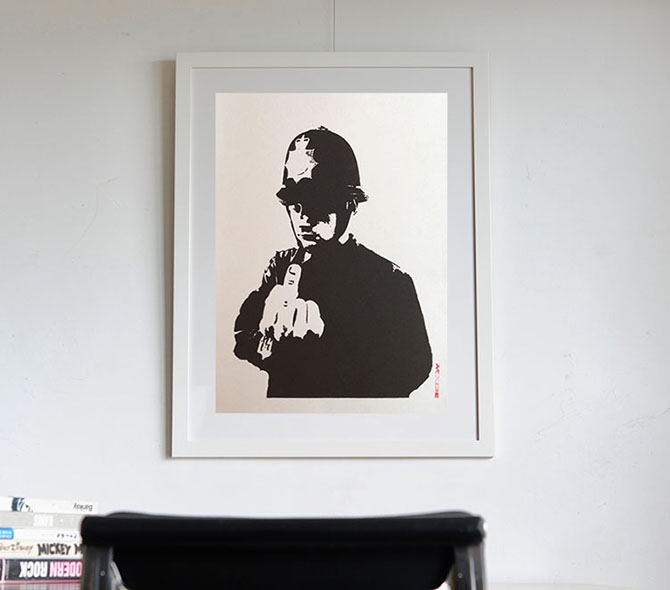 ストリートアートサイン Banksy ロードサイン 額装済み 標識 希少