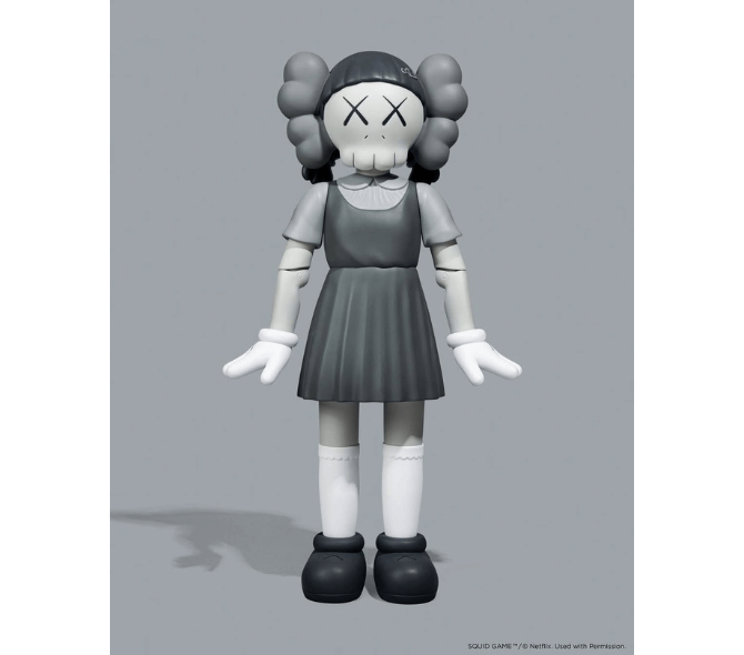 KAWS (カウズ) x イカゲーム2コラボフィギュア「Young Hee Figure」を