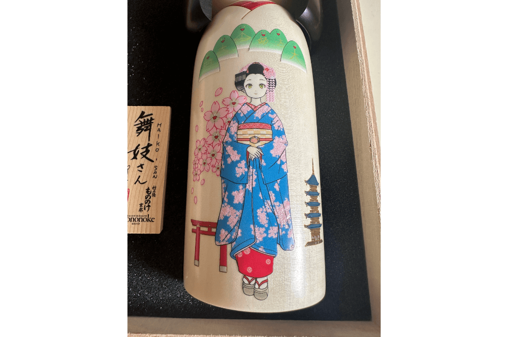 村上隆 のこけし「舞妓さん」がご購入いただけます。 ー NOISEKING