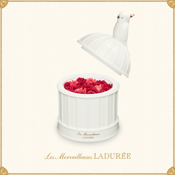 ラデュレ》から”6THアニバーサリー”を記念した”バラの花弁チーク”など