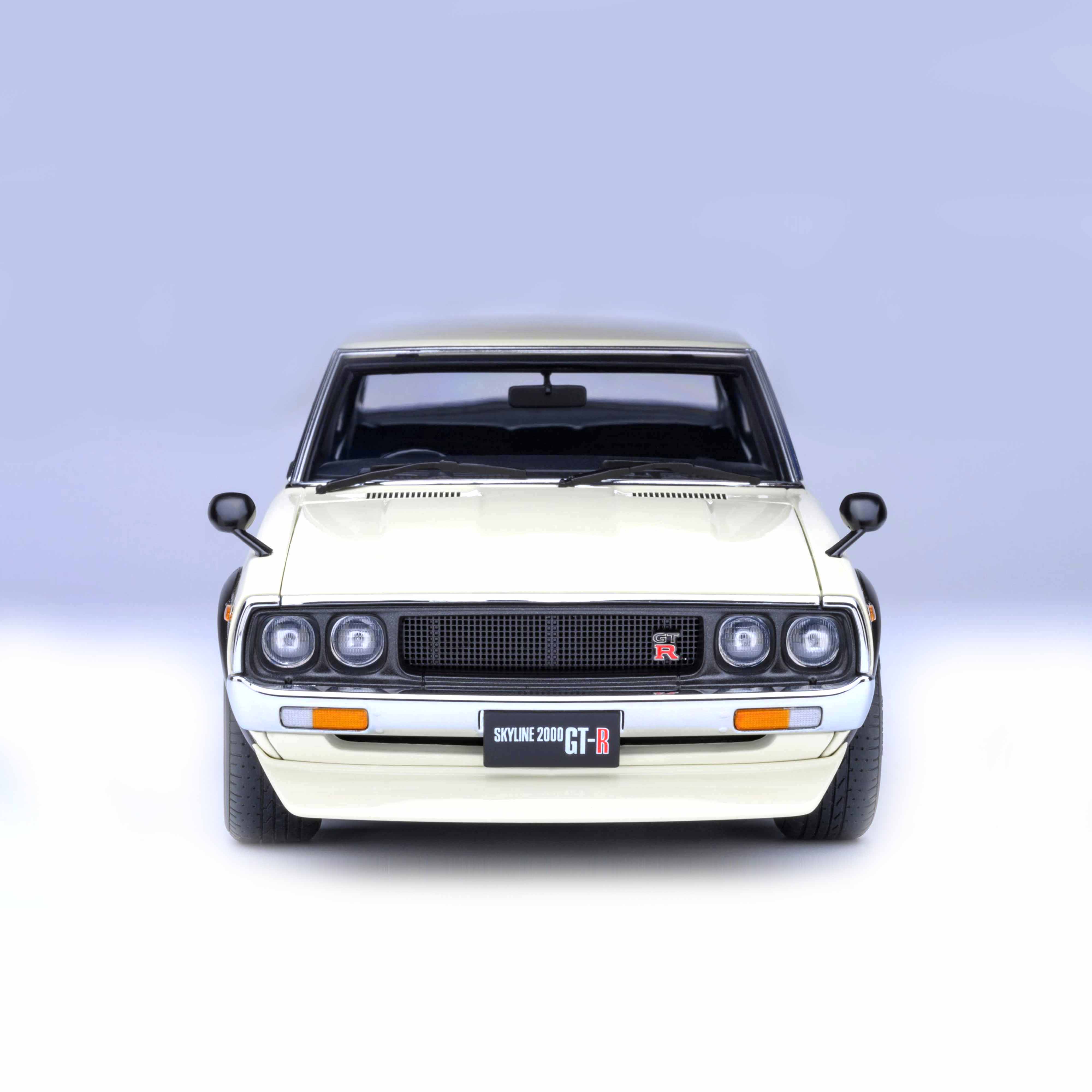 Nissan Skyline 2000 GT-R (KPGC110) Tuned White 1:18 – Norev