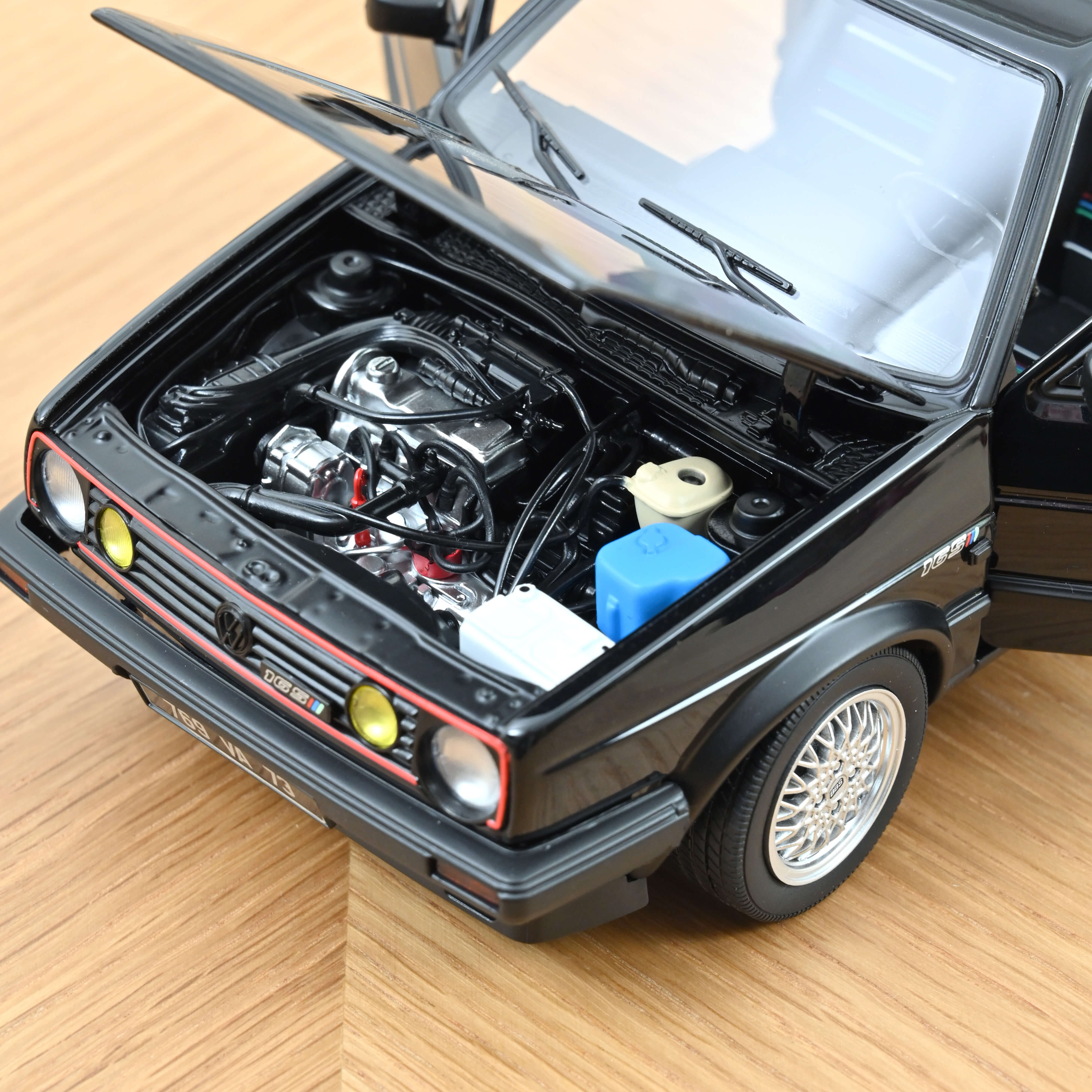 VW Golf GTI Match 1989 Black metallic 1:18 – Norev