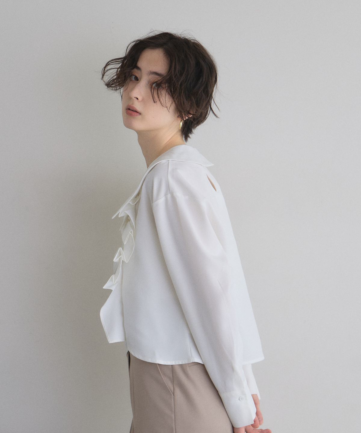 フリルタックブラウス