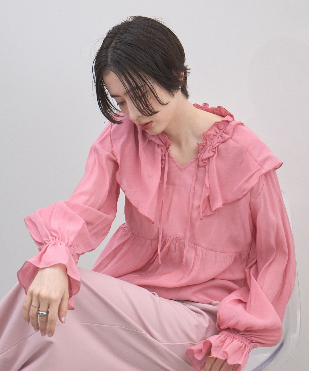 オフィシャルサイト限定】フラワーフリルスリーブトップス