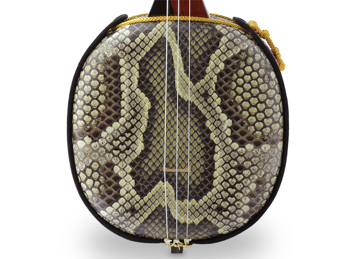 逸品三線】シラタ入り縞黒檀「真壁型」強化張り三線｜三線専門店ナビィ三線