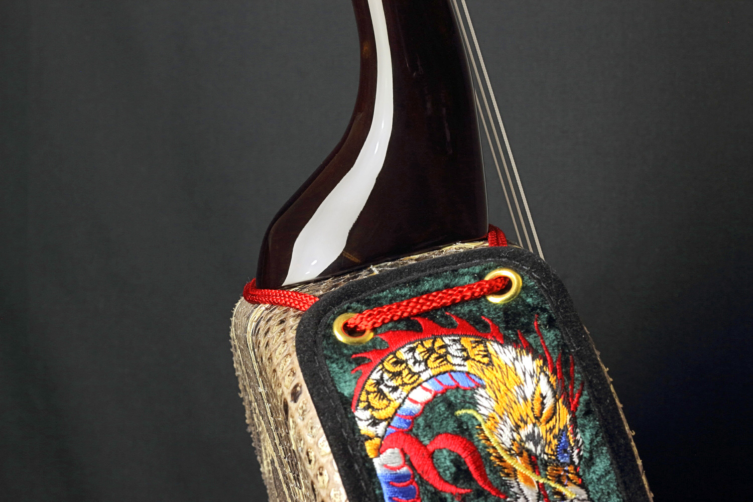 逸品三線】縞黒檀「真壁型」強化張り三線｜三線専門店ナビィ三線