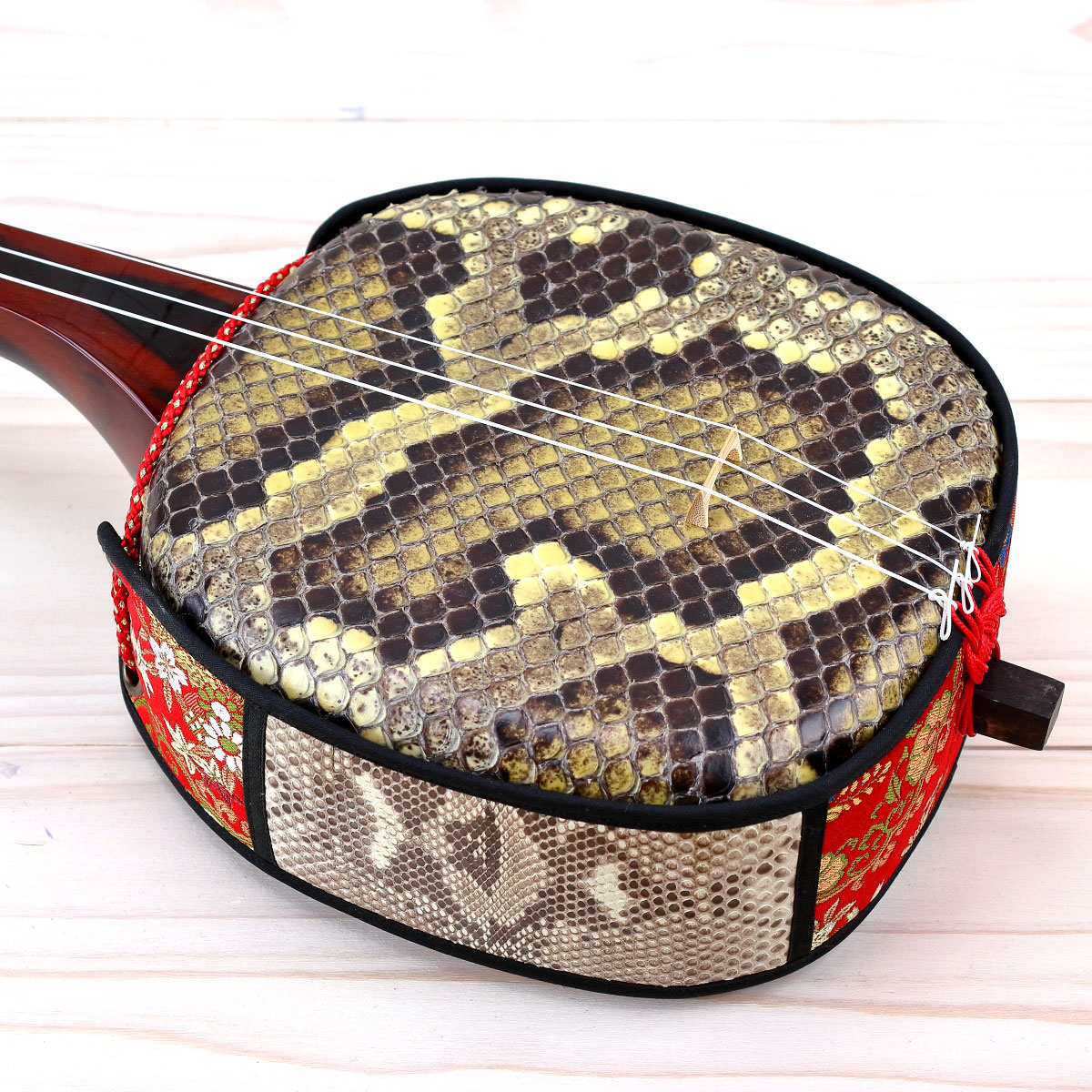 逸品三線】真壁型【八重山黒木製】本張り三線｜三線専門店ナビィ三線