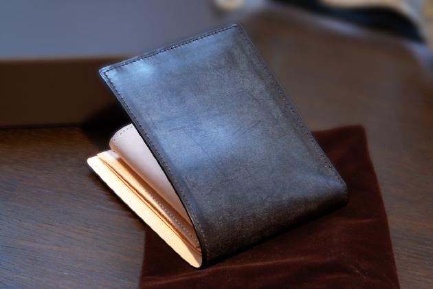 ココマイスターのブライドルレザー二つ折り財布のレビュー | 長財布マニア