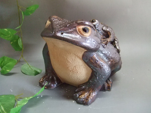ひねり蛙(子2匹）｜中村陶器 信楽焼の通販サイト （滋賀/陶器/焼き物