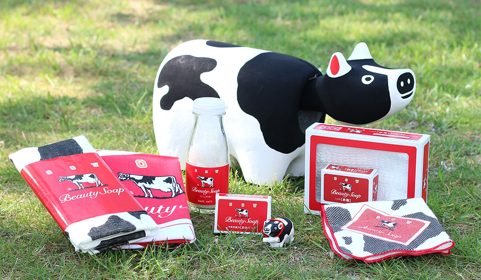 牛乳石鹸×中川政七商店 赤箱の“牛”と工芸が出会い、身も心も清潔に