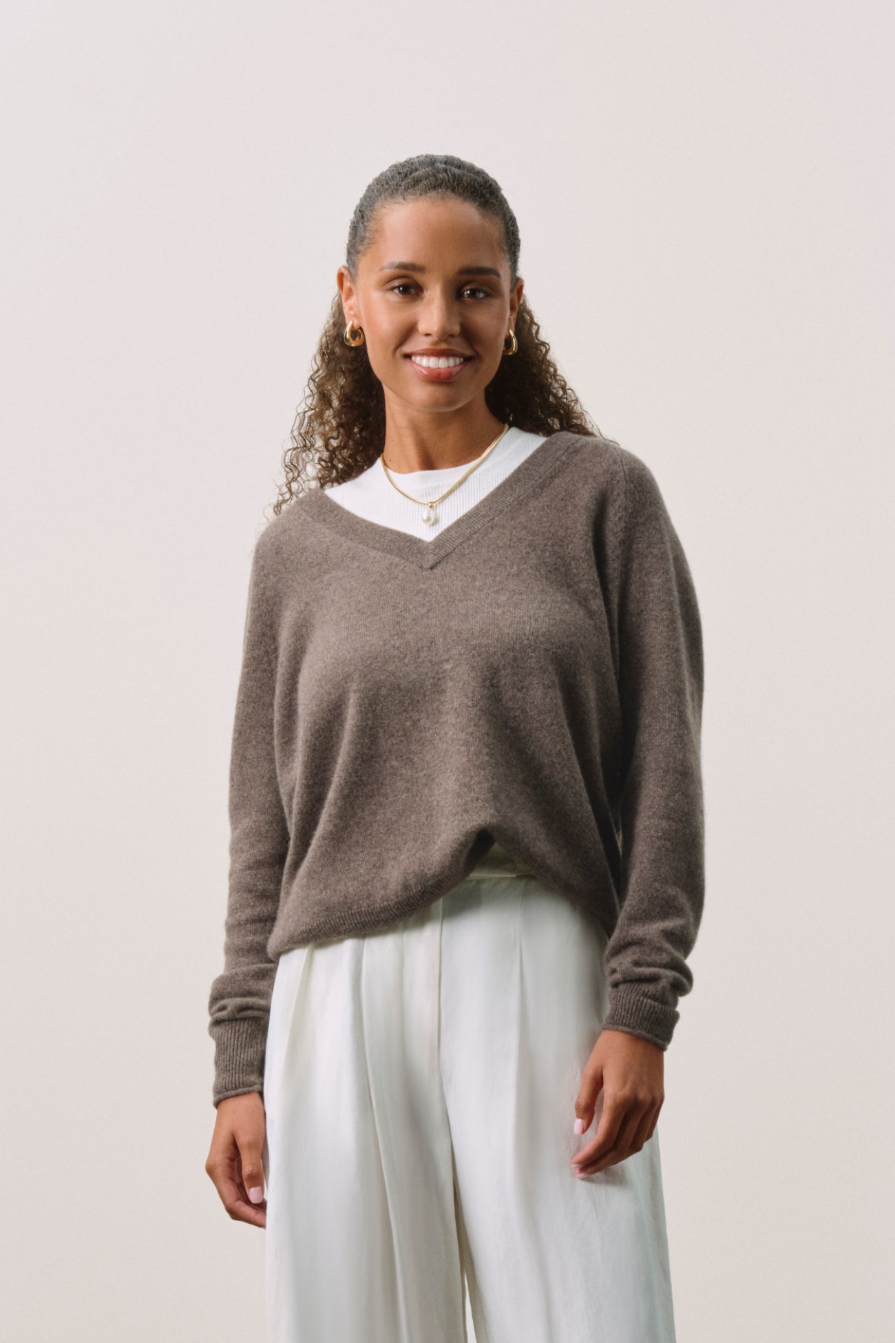 Women's Harlyn V-Neck Cashmere Sweater – NAKEDCASHMERE