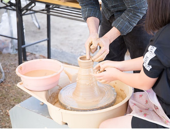 鳴門の技と心にふれる：藍染めと大谷焼体験コース | 鳴門市うずしお