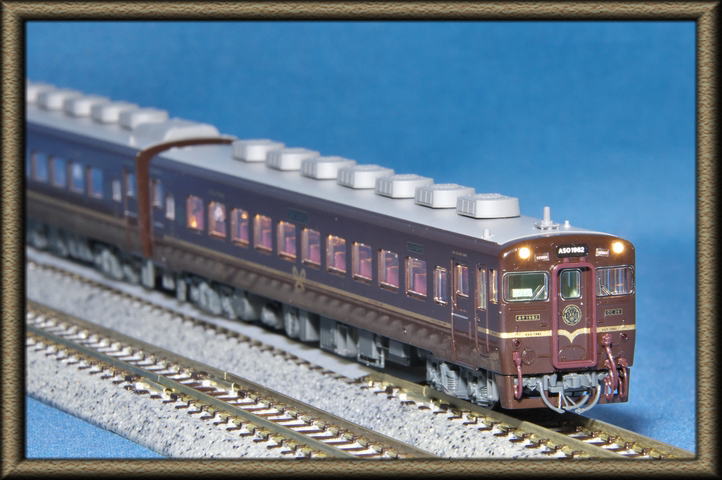 キハ58系キハ28形2401番・キハ58形139番気動車「あそ1962」