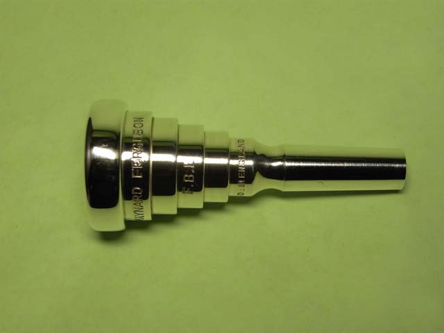 トランペットマウスピース Giardinelli New York 5M - ジャルディネリ