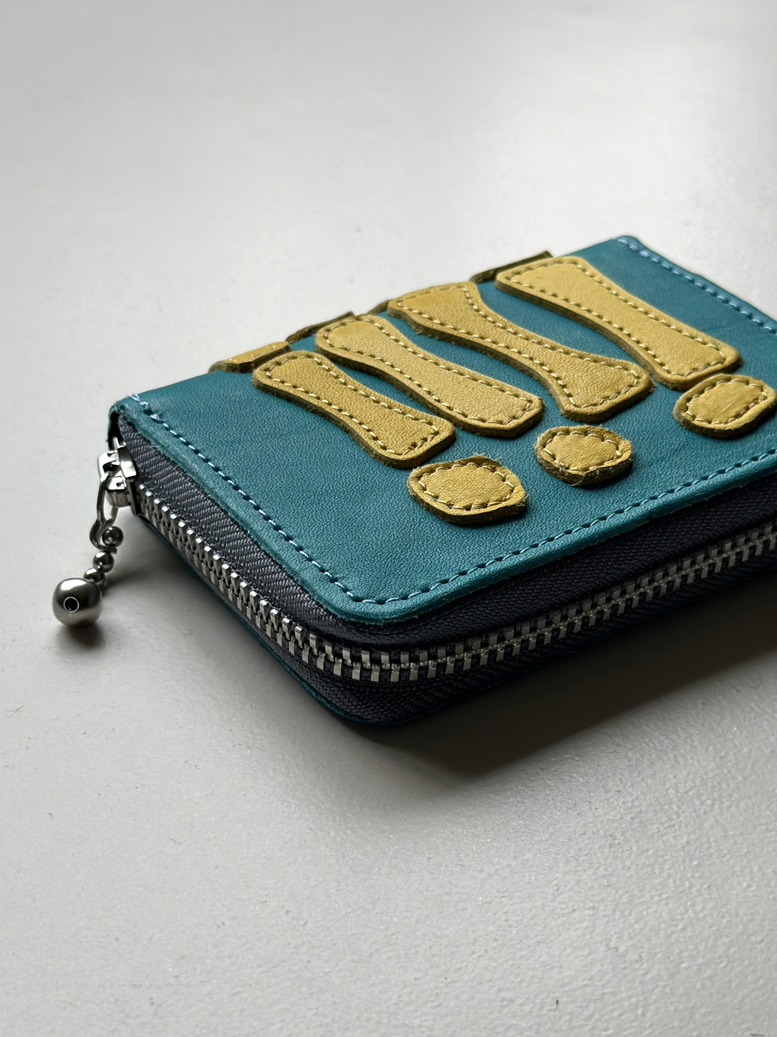 KAPITAL (キャピタル) THUMBS UP BONE HAND ZIP ミニウォレット （SAX